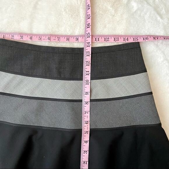 BCBGMaxAzria Black And Gray Striped Wool Mini Skirt Size 6 - Picture 4 of 7